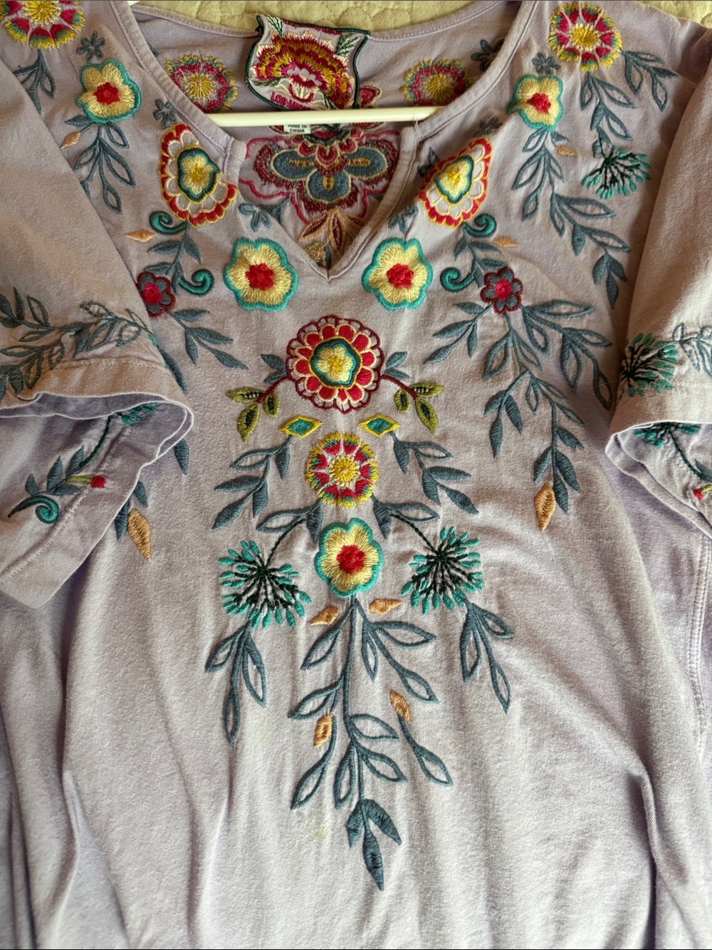Johnny WasEmbroidered Lavender V-Neck Women's Top with Floral Motif